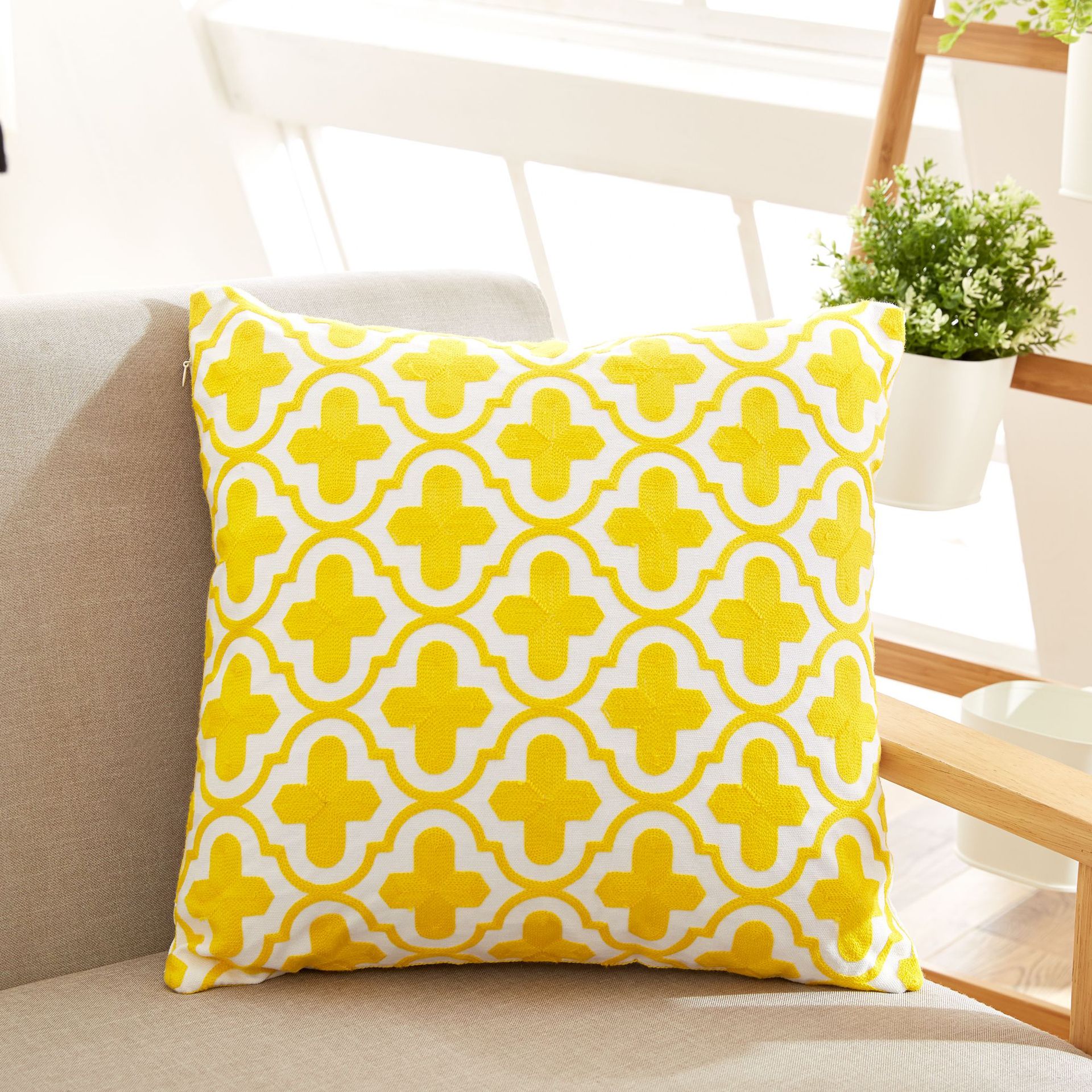 노란색 네 잎 클로버