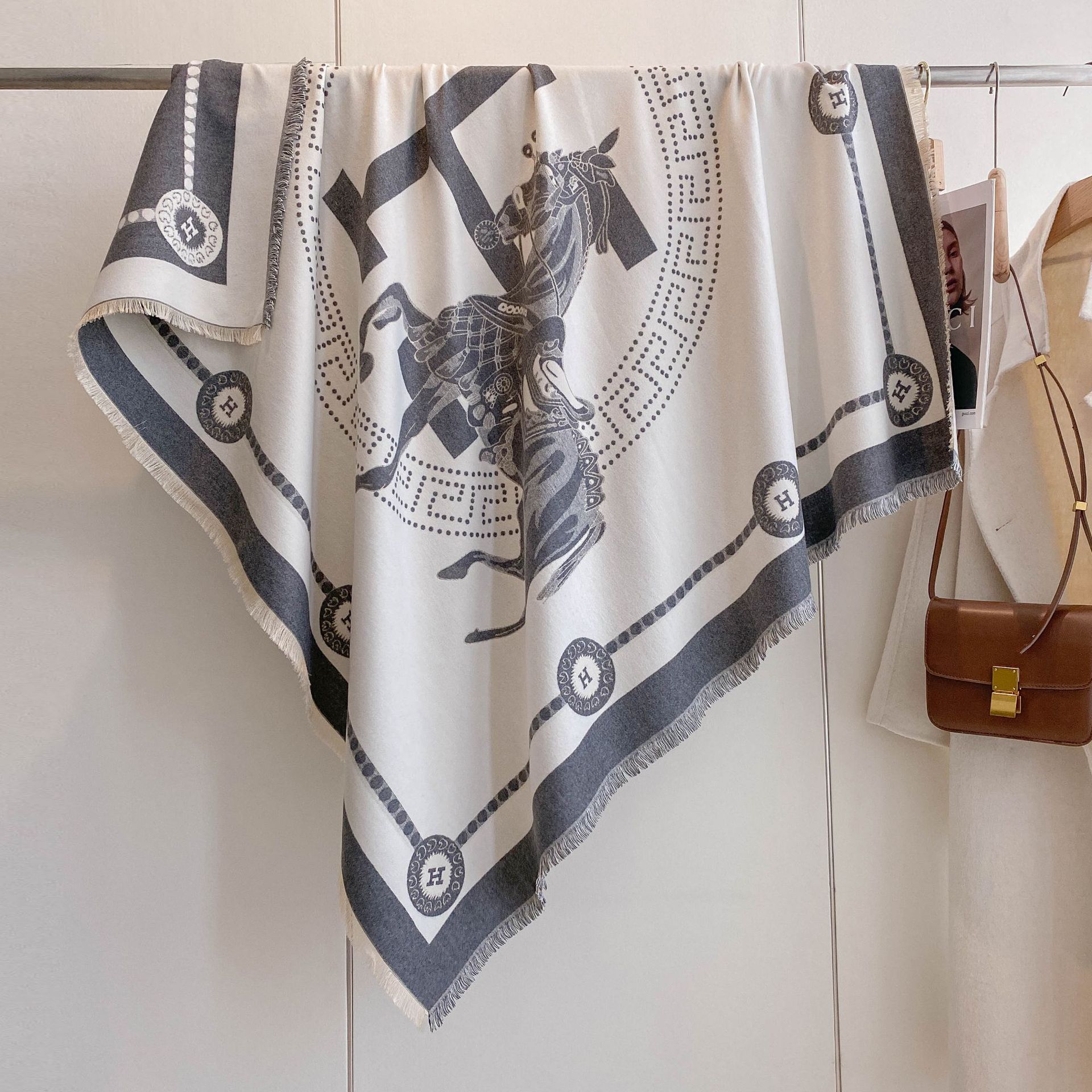 Corea del Sur H Horse imita bufandas de cashmere de alta calidad bufandas cálidas para mujeres otoño y invierno nuevo tipo de capa gruesa