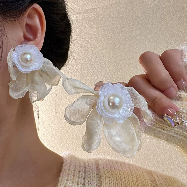 Beige flower pearl earrings (G4945)