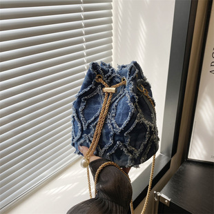 Distinctive Trendy Rhombic Embroidery Crossbody Bag 2024 Autumn New Fashionable Simple Retro Chain Shoulder Bucket Bag