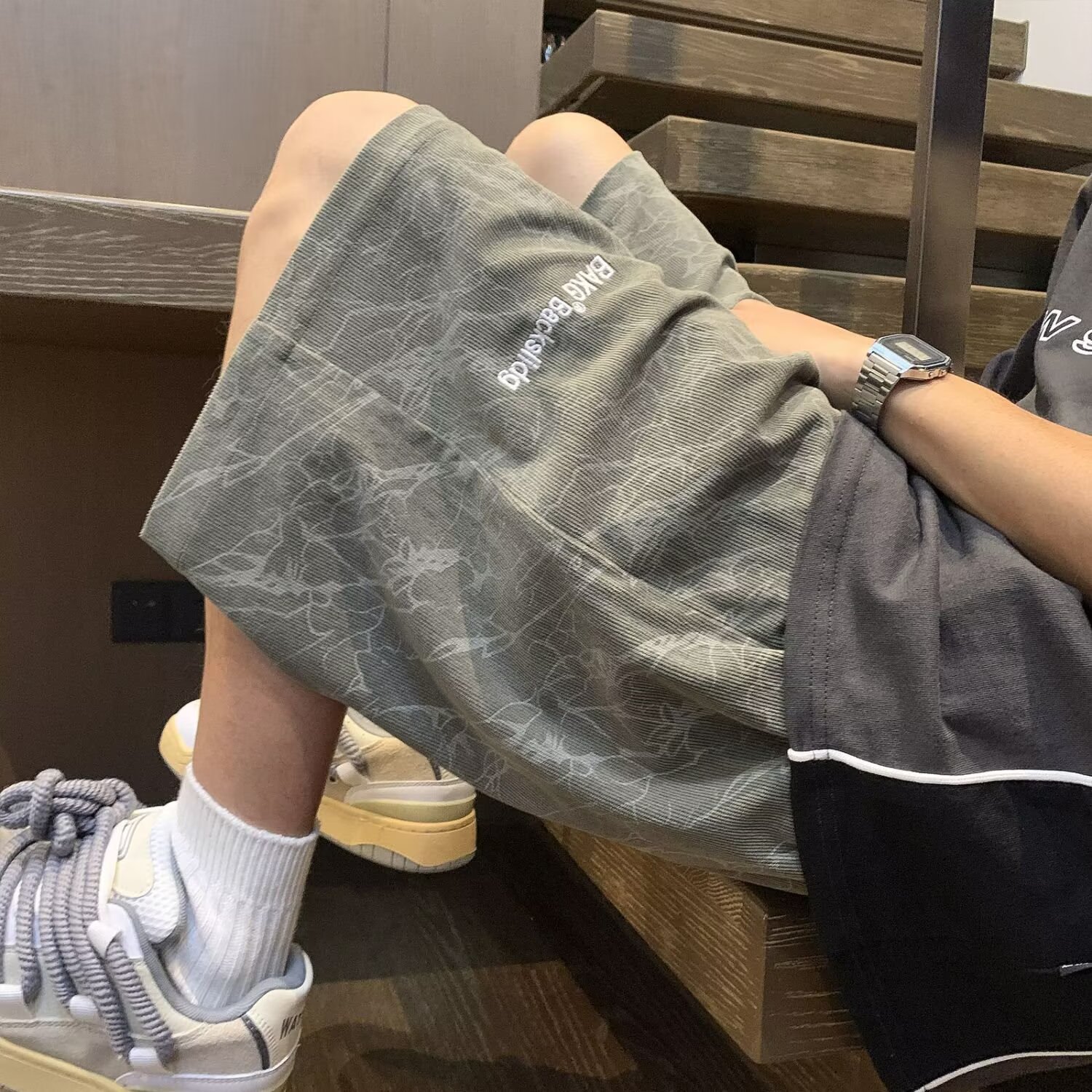 Camisas menos ropa verano nuevos pantalones cortos estadounidenses marca de moda para hombres estilo delgado sentido del diseño nicho holgado pantalones deportivos de gran tamaño