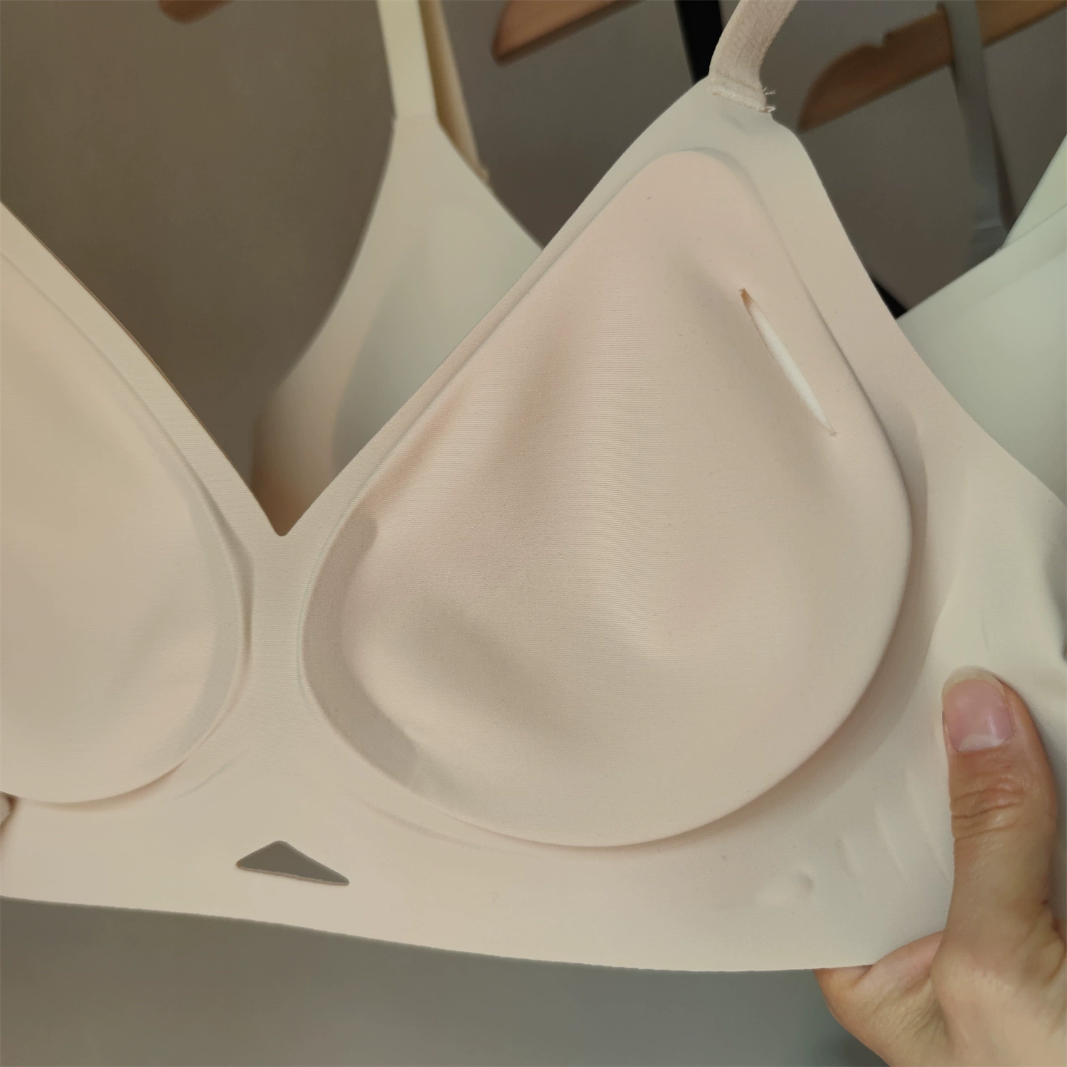 Glossy underwear, straps, comfortable wireless bra