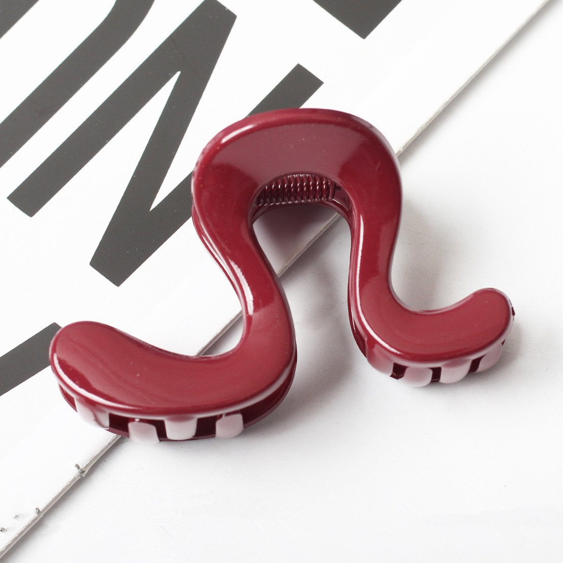 Diseño simple sensación de agarración de palabras grandes, cola de caballo alta fijación artefacto clip de cabello relajado, disco de cabello detrás del cerebro clip de pescado