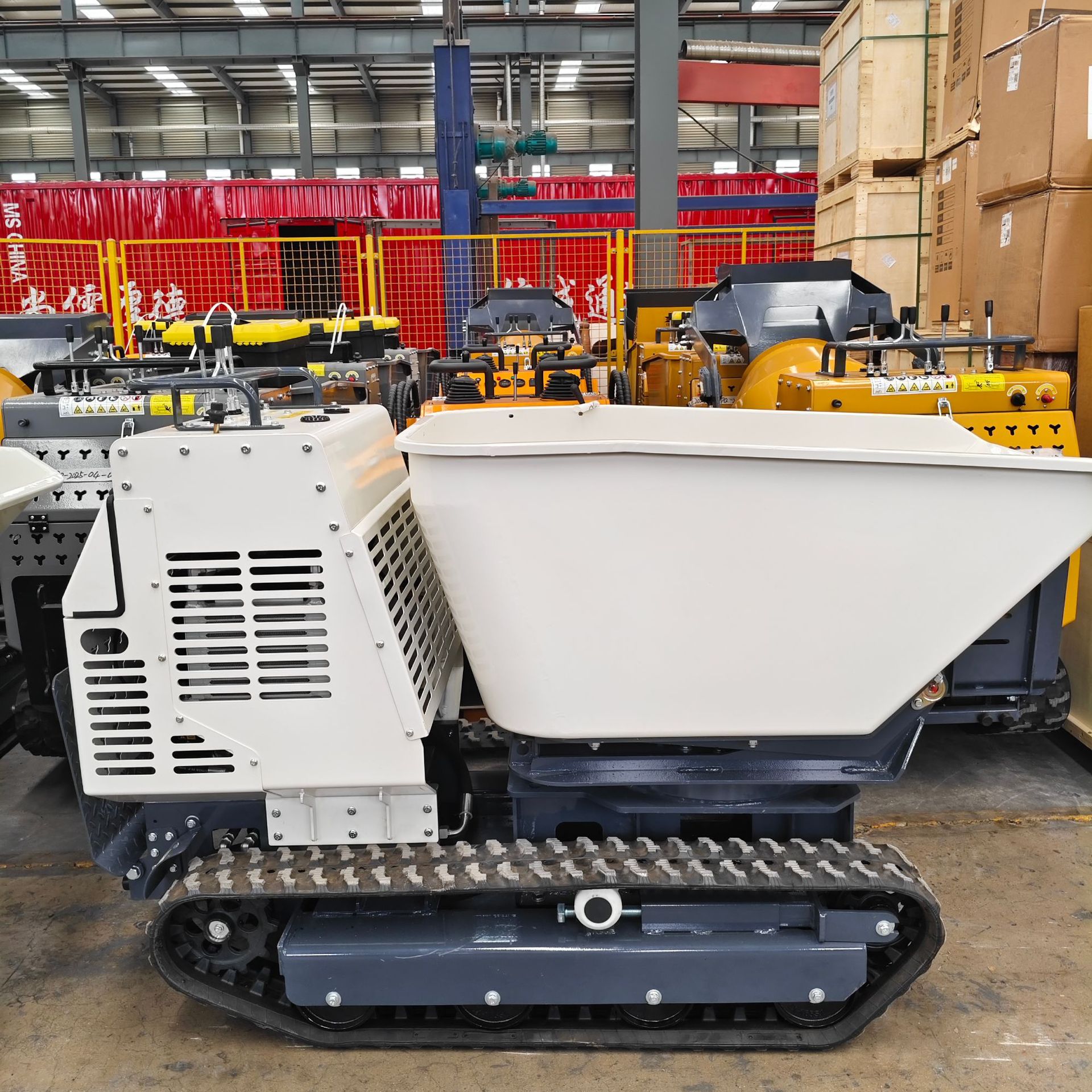 出口英国履带式搬运翻斗车 全地形通用液压自卸车  前卸式搬运车