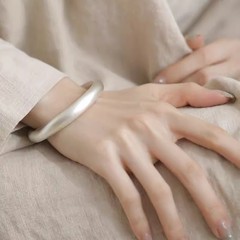 禅のシルバーリズム！シンプルでエレガントな般若心経ブレスレットは、静かな選択であり、エレガントで豪華です。