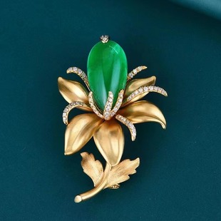 Dame Elegant Fashion Charm Brooch Zambian Emerald Pendant Brooch Dual-use 7.2ct18k Gold Pendant