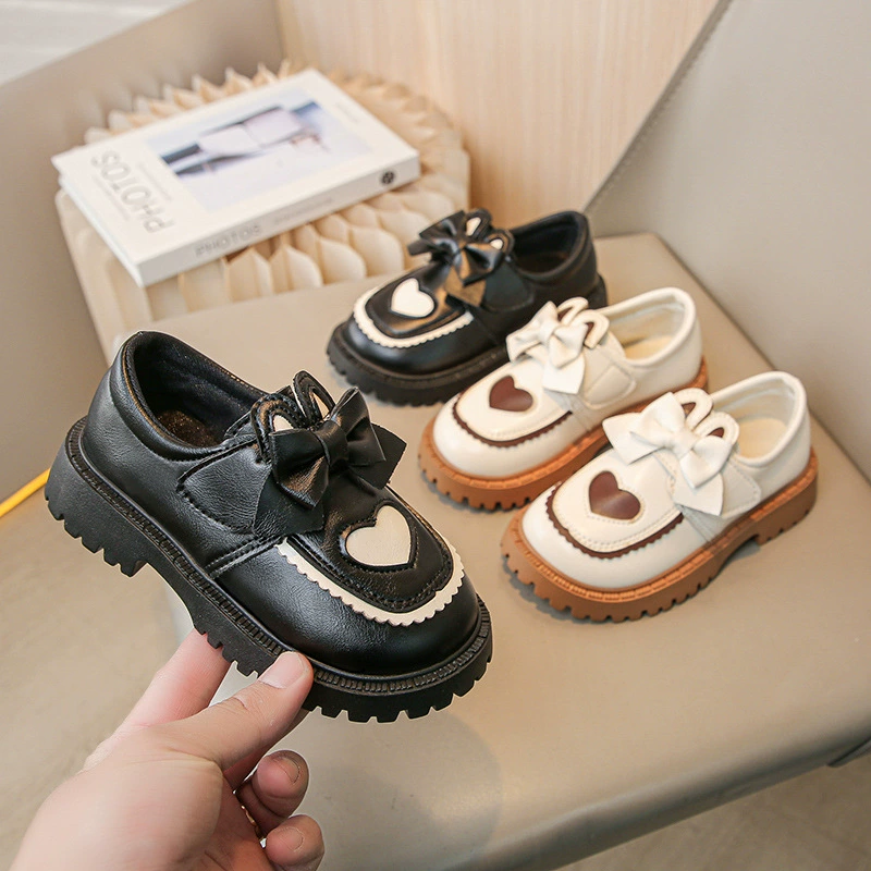 Кожаная обувь для девочек 2024 весна и осень новая дышащая мягкая подошва противоскользящая английское выступление для девочек