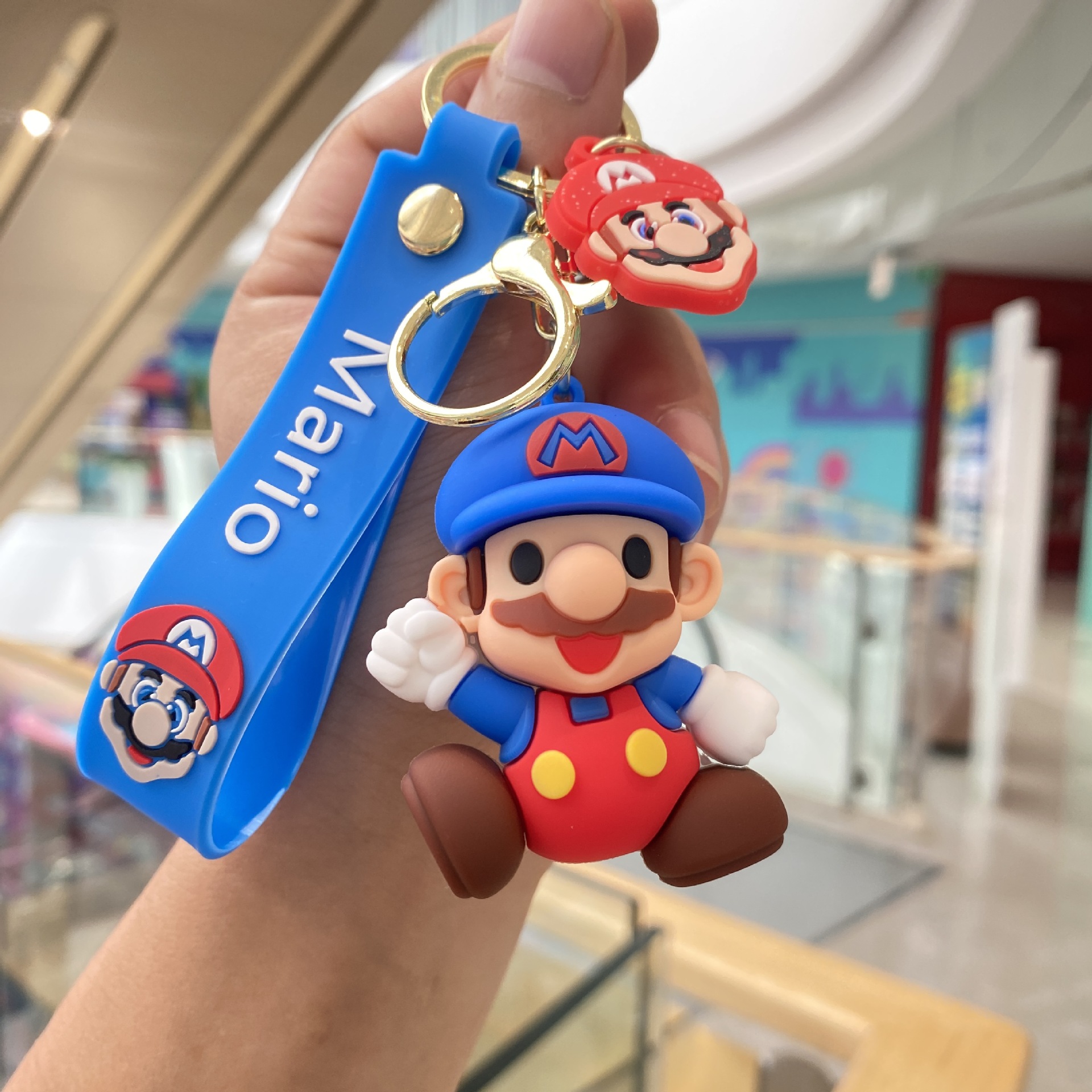 Super Mario llavero muñeca pareja mochila colgante coche llavero máquina de la muñeca pequeño regalo al por mayor