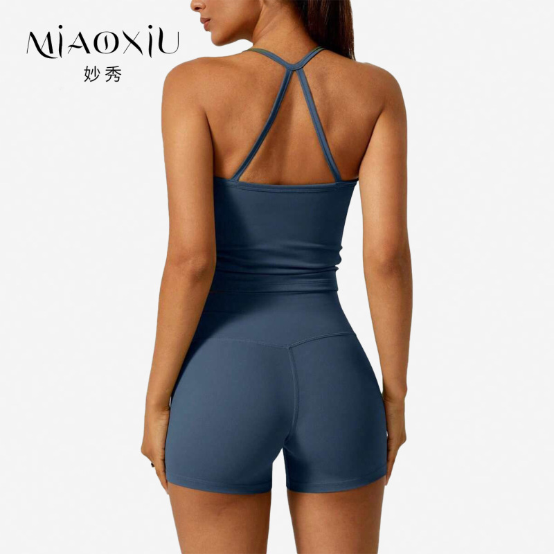 Hot-Selling In-Stock Yoga Outfit Set: Vest and Shorts, Two-Piece, Waist-Cinching, Quick-Dry, Fitness Sports Style Yoga Wear with Chest Pads