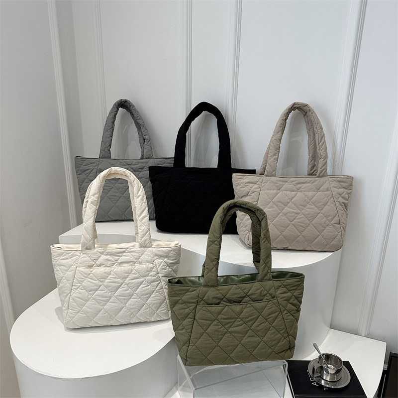 Bolsa de cubo de bordado de diamante de gran capacidad para mujeres 2024, nuevo invierno simple bolso de mano, bolso de mano ligero de moda