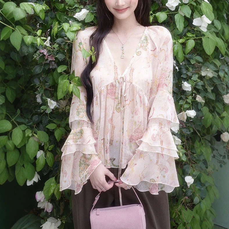 Multi-Layered Ruffled Bell-Sleeve Floral Shirt for Women, Summer Retro, Gentle, Breathable, Lightweight Top