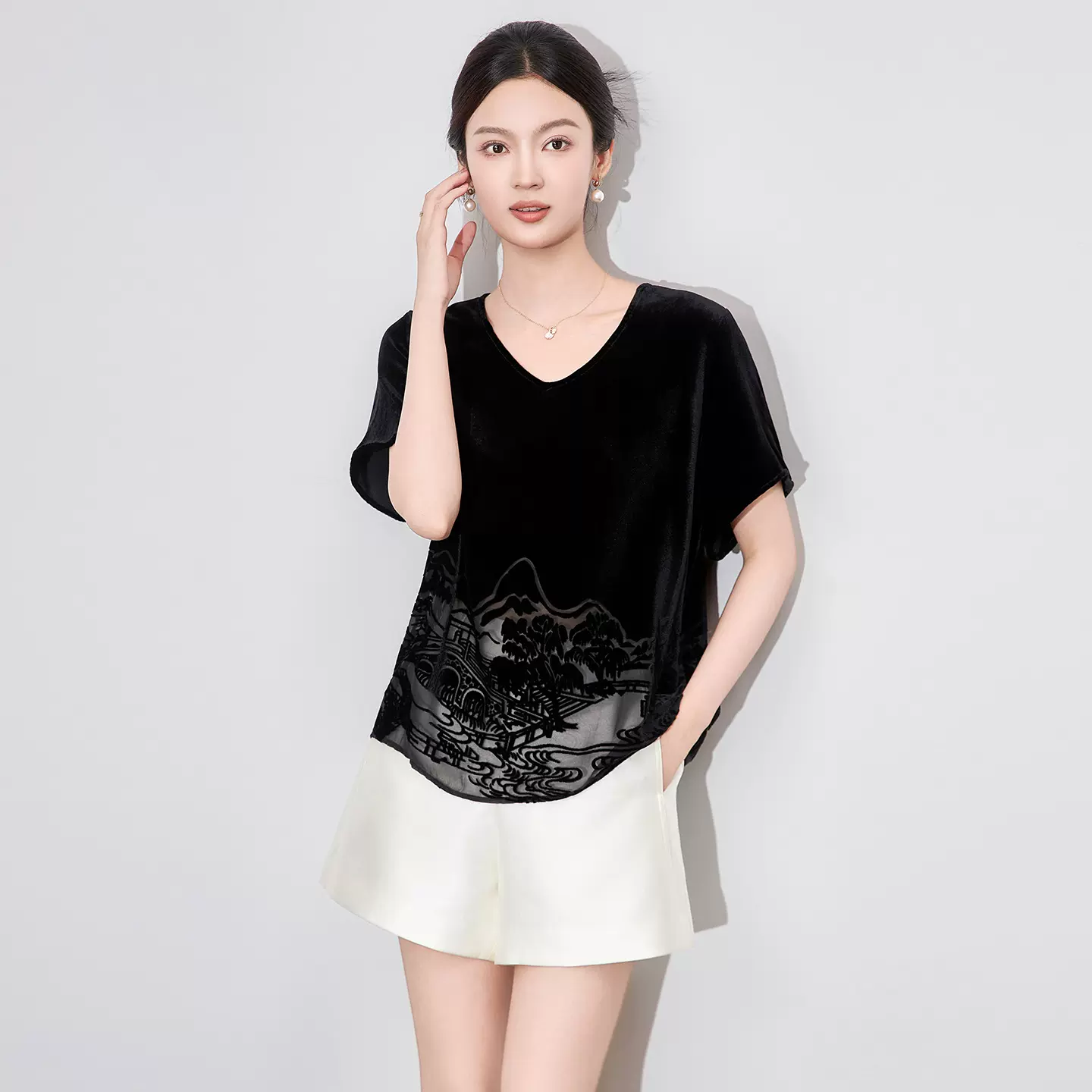 2510202-国风高品质时髦洋气V领山水画烧花真丝丝绒上衣南油女夏