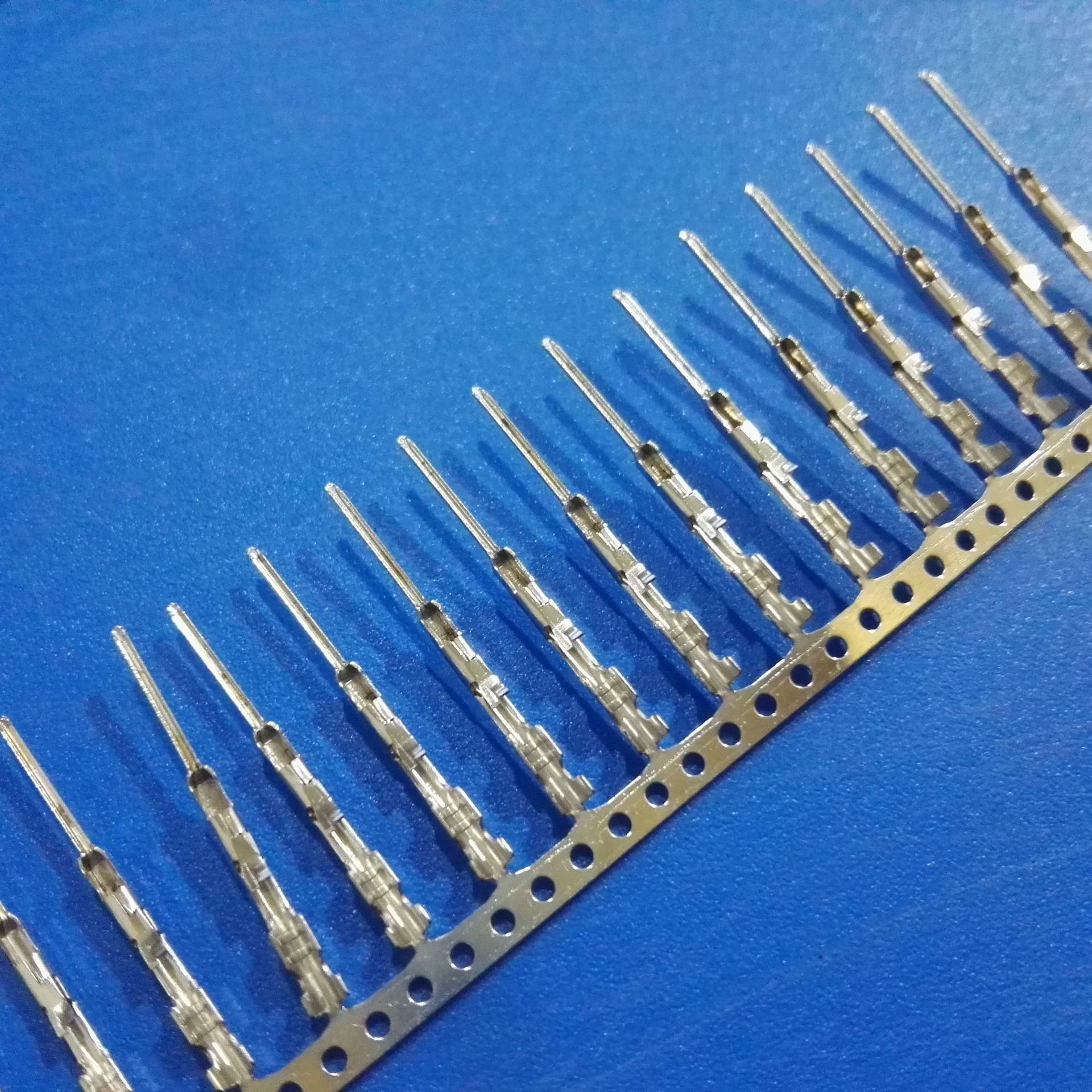 MX700210004 2.54杜邦2.54带锁镀公母端子 A2547M-T LED连接器