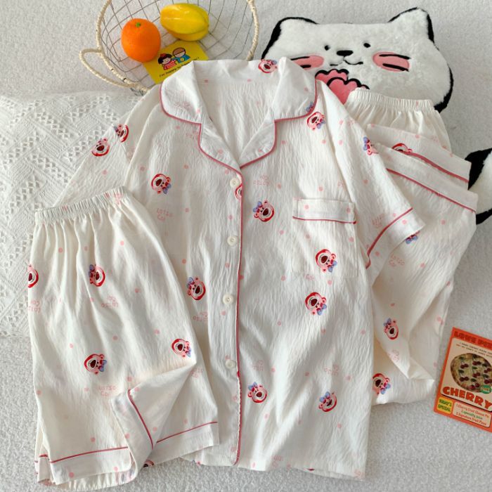 Al por mayor transfronterizo nuevo pijama de mujer tres piezas cardigan con solapa mangas cortas pantalones cortos KT gato dibujos animados cubierta de ropa doméstica