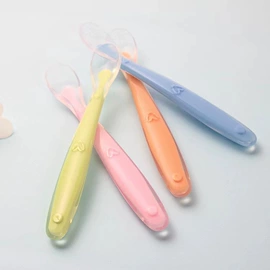 奶瓶;喂养餐具;奶嘴