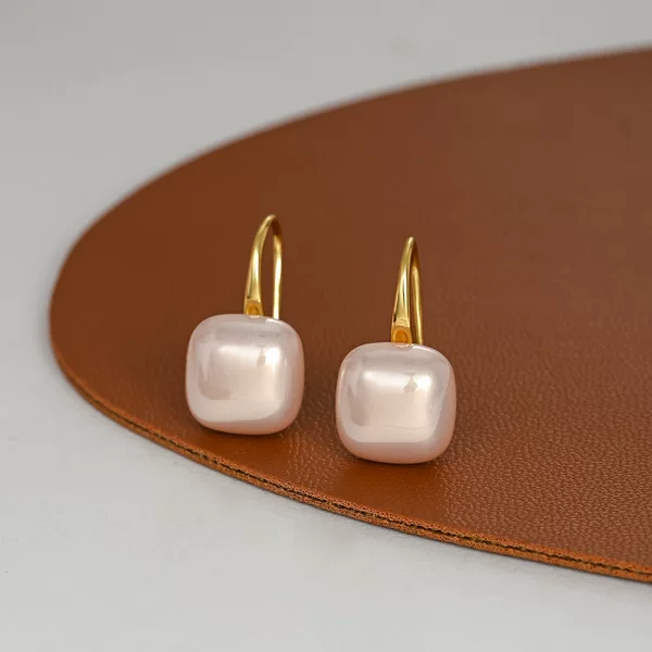 New Light Pink Small Sugar Cube Ear Hooks for Women, Simple Elegant, Versatile Earrings for Women, Exquisite Fashionable Personalized Ear Jewelry for Women