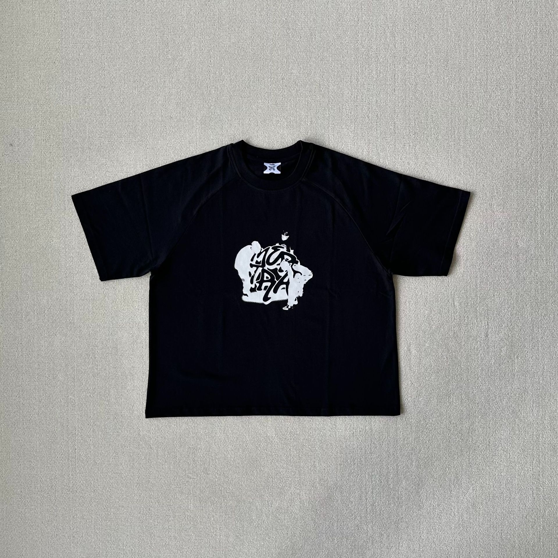 흰색 글자/검정색