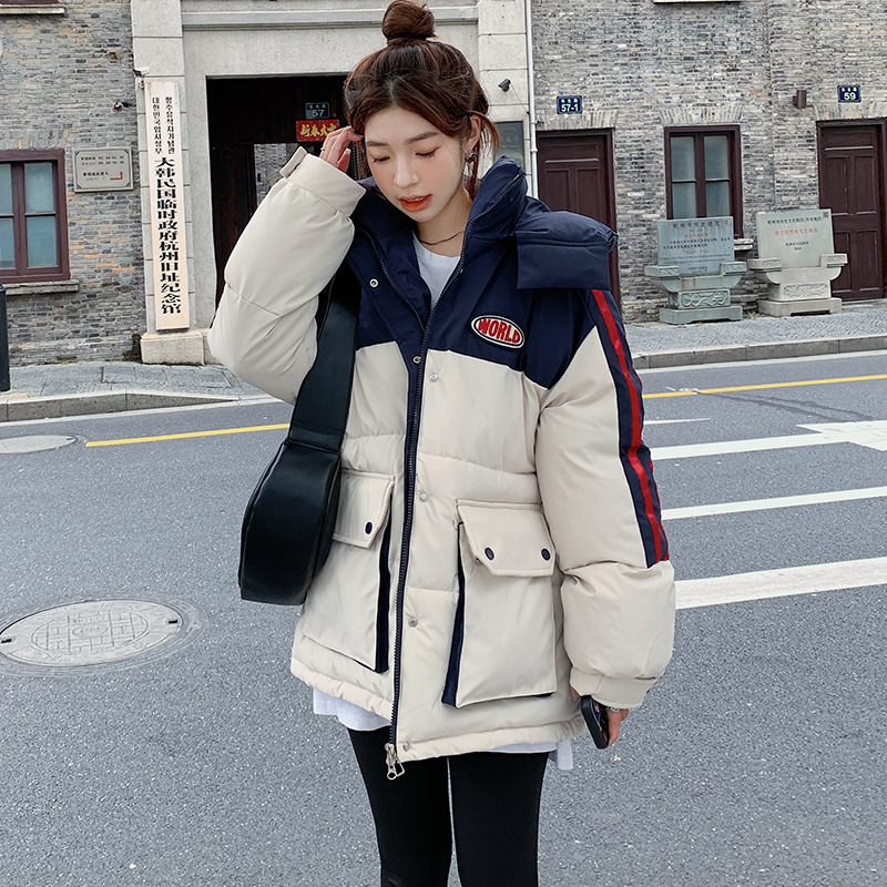 Colocación de la ropa de algodón de pluma femenina versión coreana suelta y gruesa 2024 nueva ropa de algodón ins estudiantes chaqueta de algodón cálida