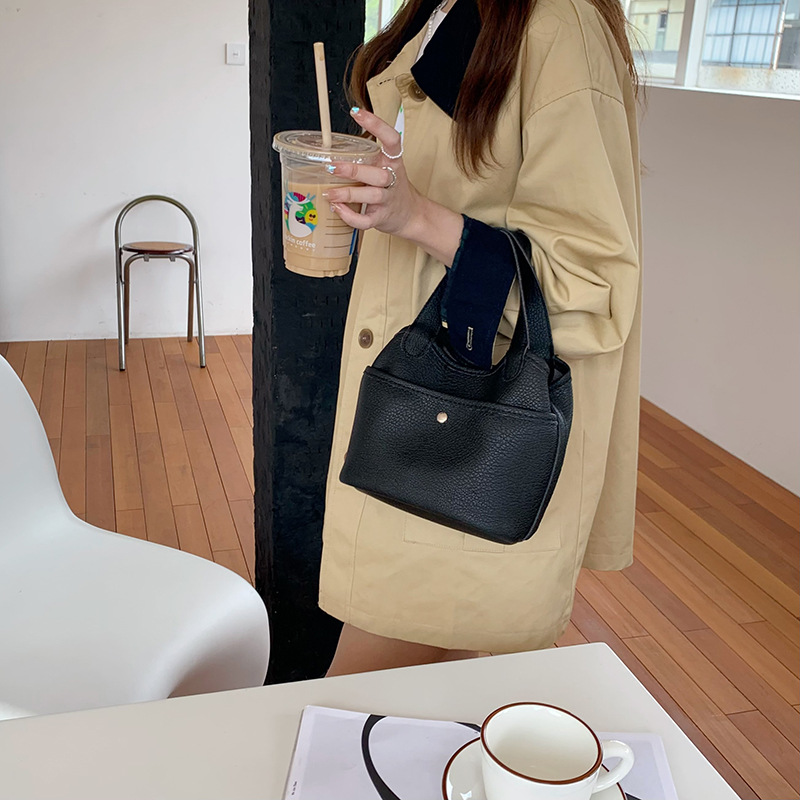 Geantă de mână coreeană Instagram New Basket Bag simplă și la modă din piele moale texturată crossbody găleată bag pentru femei_voghion.com