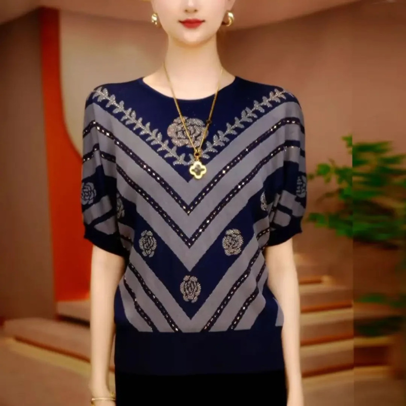 Elegant Versatile Short-Sleeve Rhinestone Round-Neck T-Shirt for Women, Summer 2026, Loose Fit, Slimming, Age-Reducing, Mom-Style Top