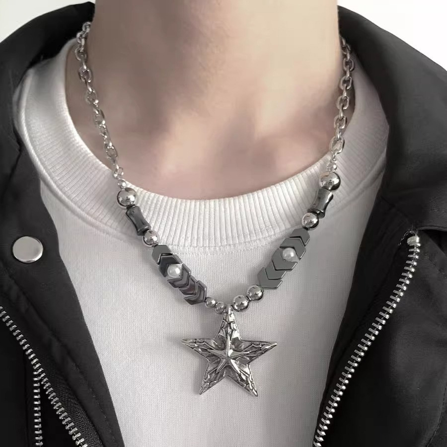 Collana gothica vintage con stella per donna perline nero argento_voghion.com