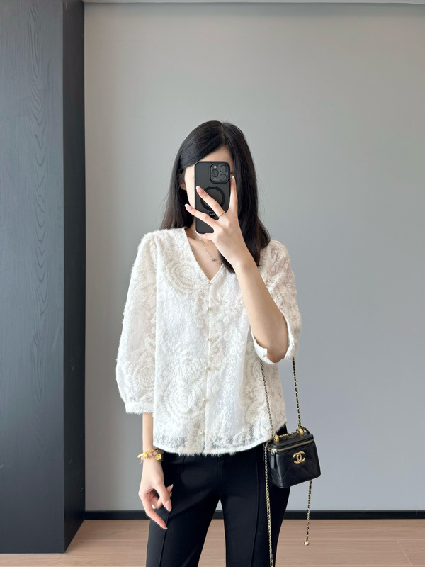 25 New Gold Embroidered Fashionable Western Style Lace Shirt V-Neck Lace Top Shirt Women's New 2025 25 New Gold Embroidered Fashionable Western Style Lace Shirt V-Neck Lace Top Shirt Women's New 2025