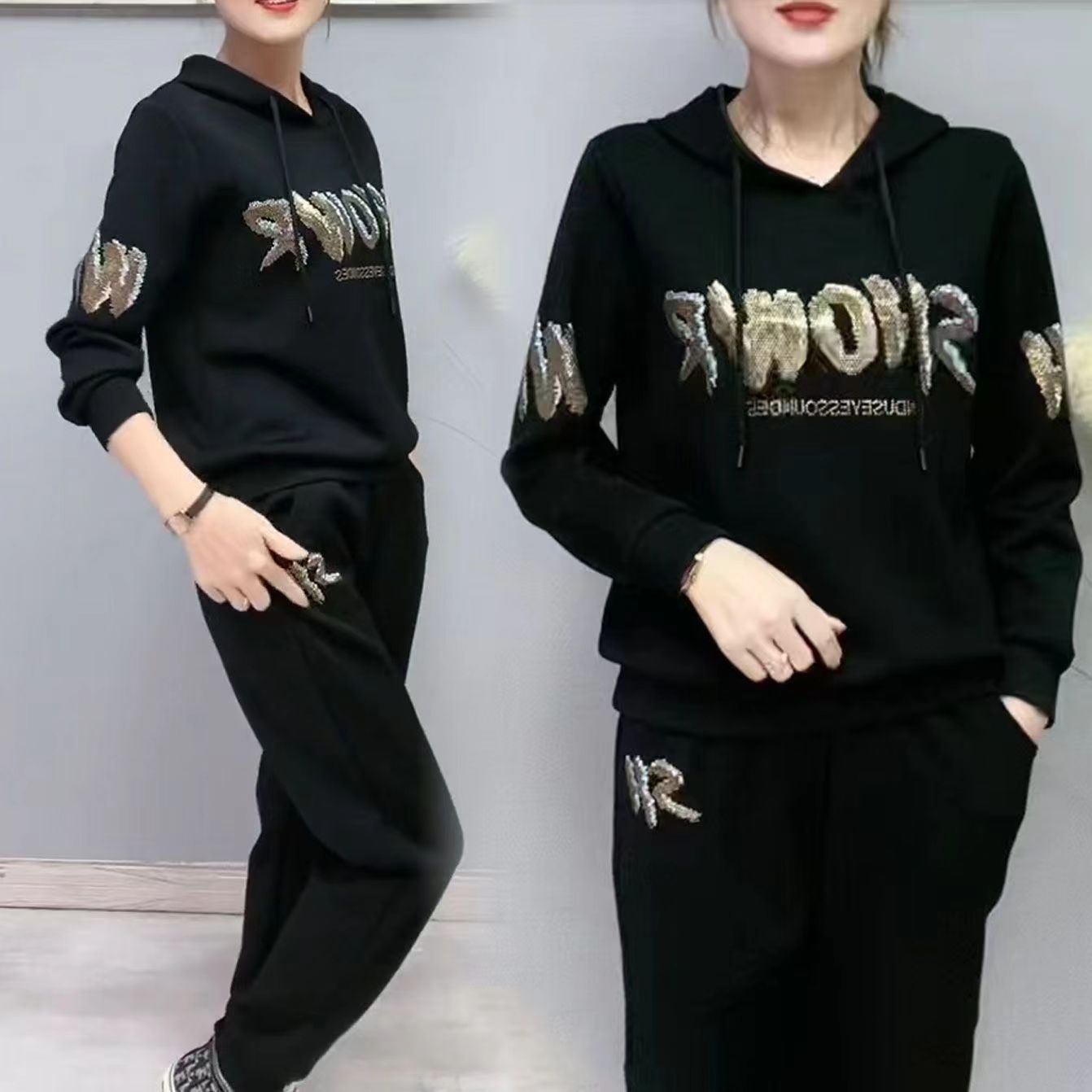 Conjunto moderno de moletom com capuz e calça jogger para mulheres – Confortável e estiloso (Preto/Azul-marinho/Amarelo)_voghion.com