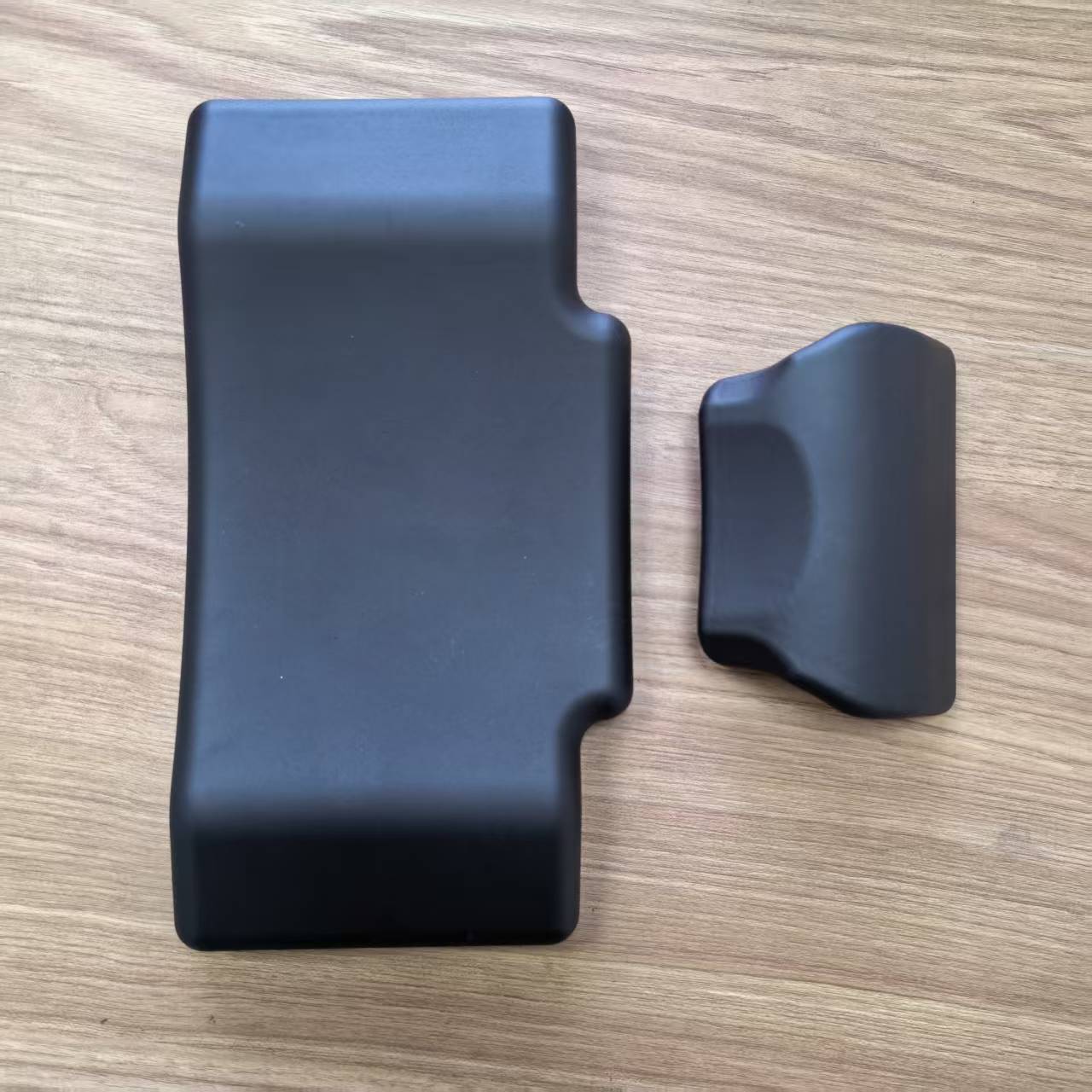 Pu Foam Self-Skinning Motorcycle Tail Box Backrest, Aluminum Alloy Tail Box Cushion, Finished Backrest Wholesale in Stock