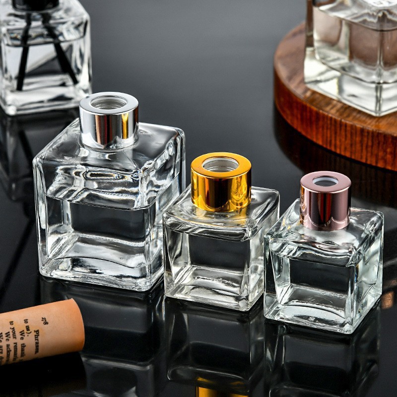 Spot al por mayor de varias especificaciones botella de aromaterapia de vidrio transparente engrosada, fragancia cuadrada, hogar, lujo, botella vacía simple