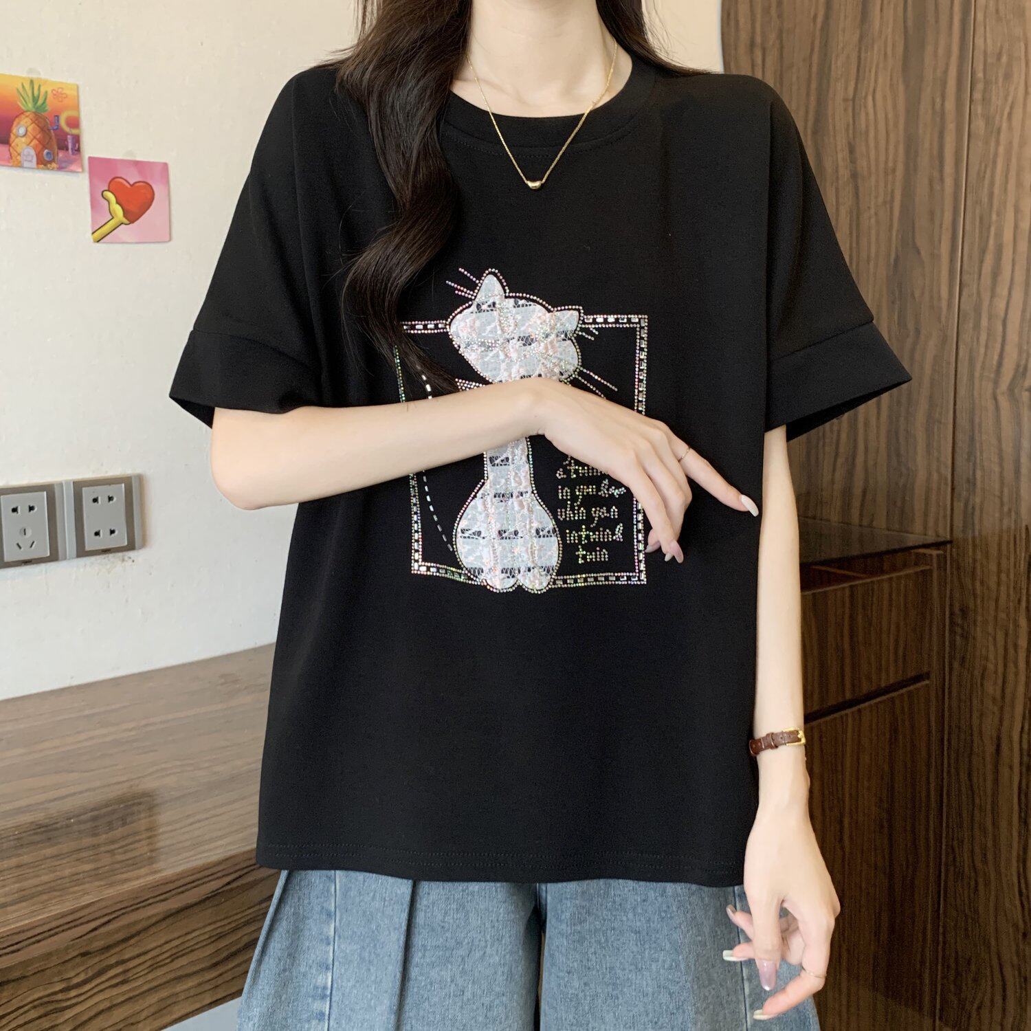 Áo thun nữ tay ngắn cổ tròn, phong cách trẻ trung, đính đá lấp lánh, form rộng thoải mái — màu đen chi tiết 16