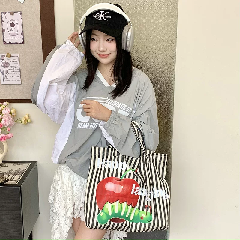 Small design capacious universal shopping bag, cloth bag