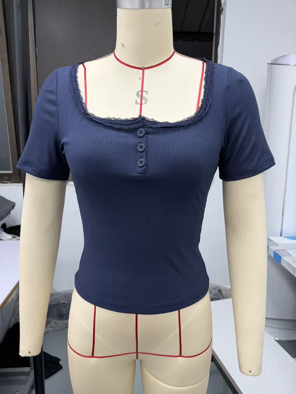 Lace-Up V-Neck Short Sleeve Top For Women, Fashion Basic Casual Blouse With Button Detail, Spring Summer Essential_ecoleips.com