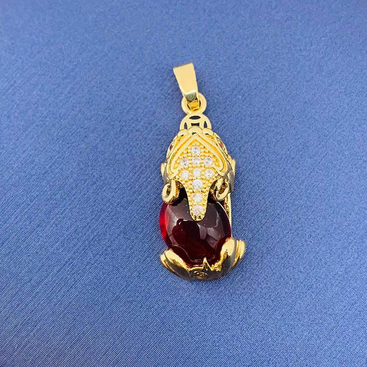 百種類のペンダントは心のままにファッションの経典を配合します。カップルの美しいペンダントは親友のアクセサリーを送ります。