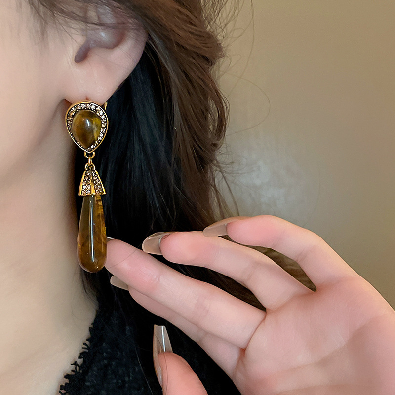 Designer style diamond inlaid resin water drop earrings, artistic retro light luxury long earrings, antique style earrings_voghion.com