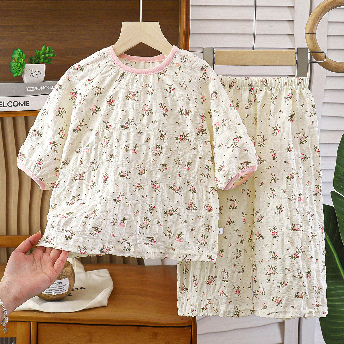 Pijama de cuello redondo (flor triturada)