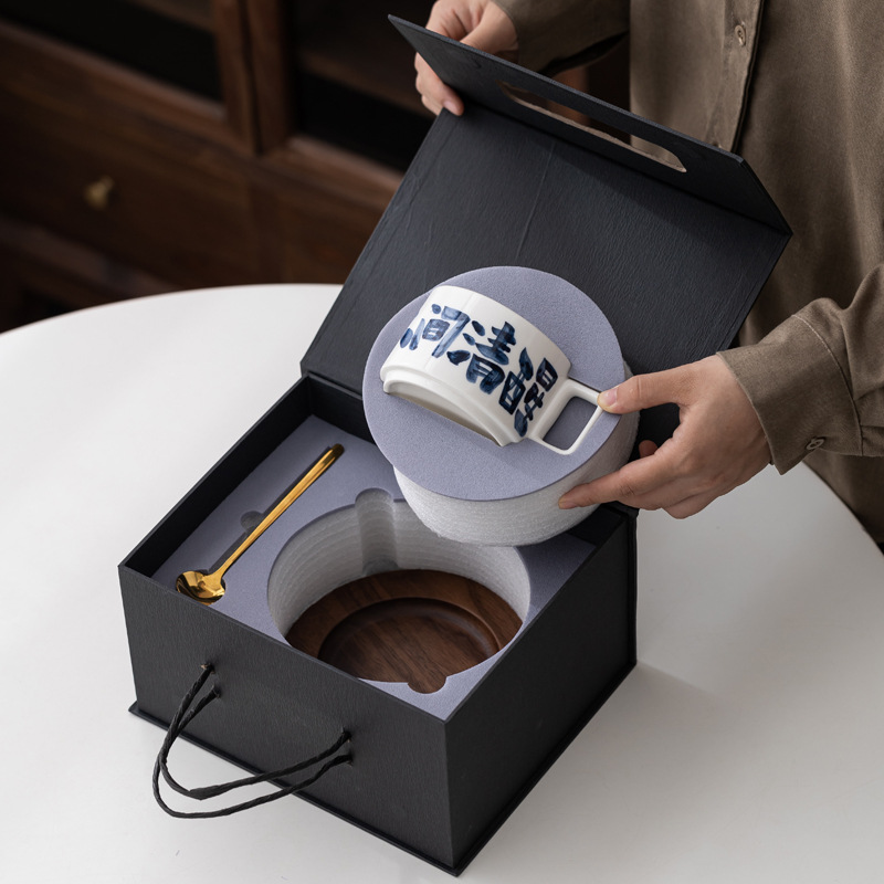 Taza de café americana Taza de cerámica pintada a mano Taza de escritura a mano Taza de agua de color bajo vidriado Conjunto personalizado Regalo de mano al por mayor