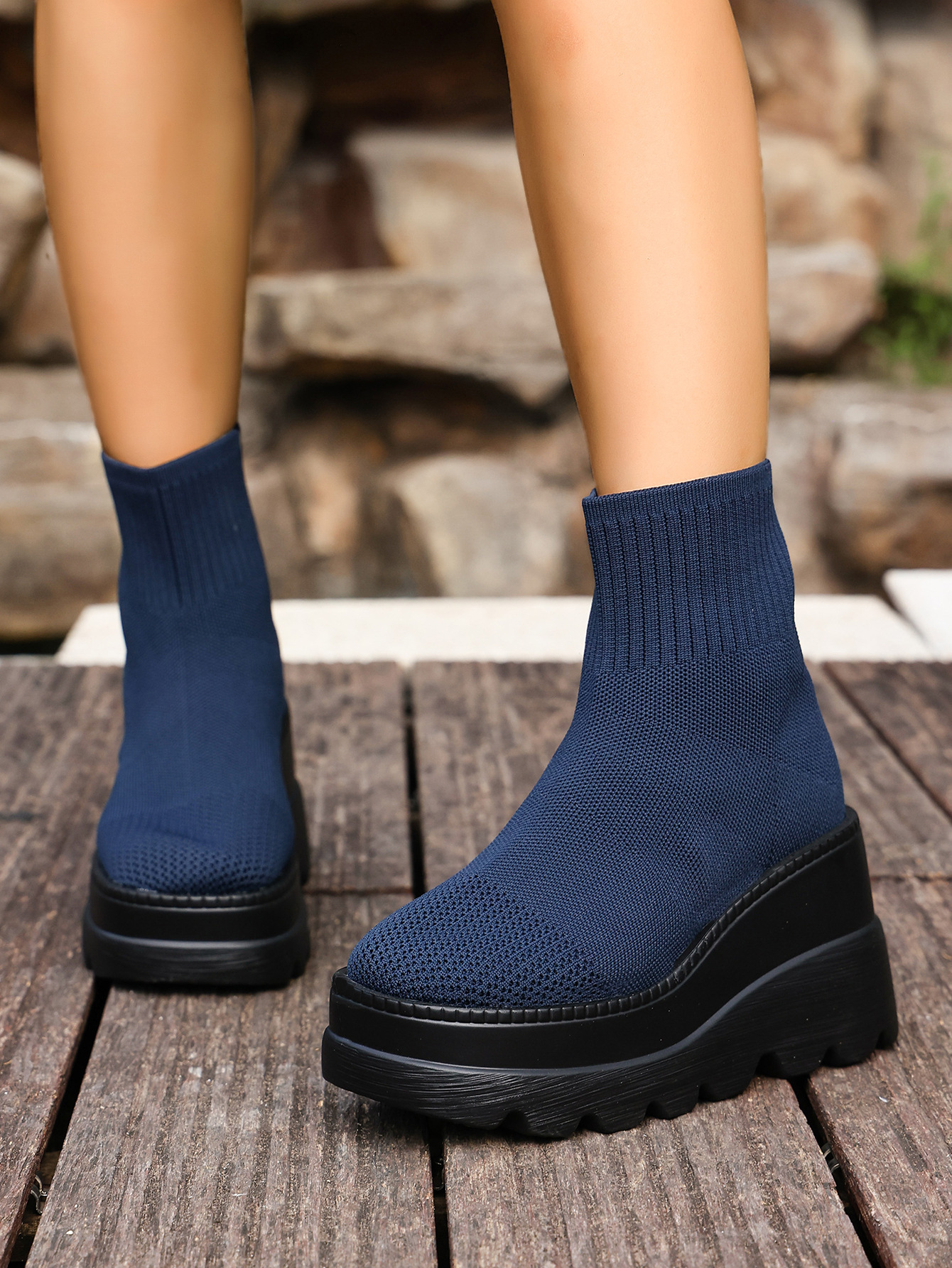 Botines cowboy mujer con cuña y plataforma estilo slip-on_voghion.com