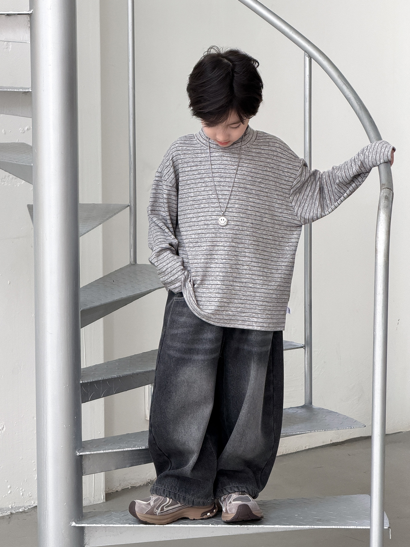 McCarthy ropa infantil para niños a rayas camiseta de base de invierno 2025 nuevo estilo coreano de camiseta caliente para niños molido en el interior