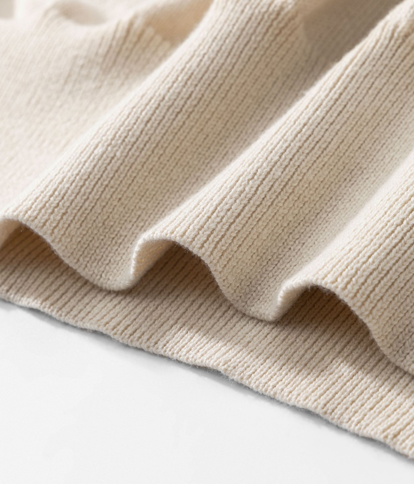 Klassischer V-Ausschnitt-Wollpullover – Zeitloser Strickpullover für Damen und Herren, Herbst-Winter-Freizeitmode (Beige) – S/M/L/XL_voghion.com