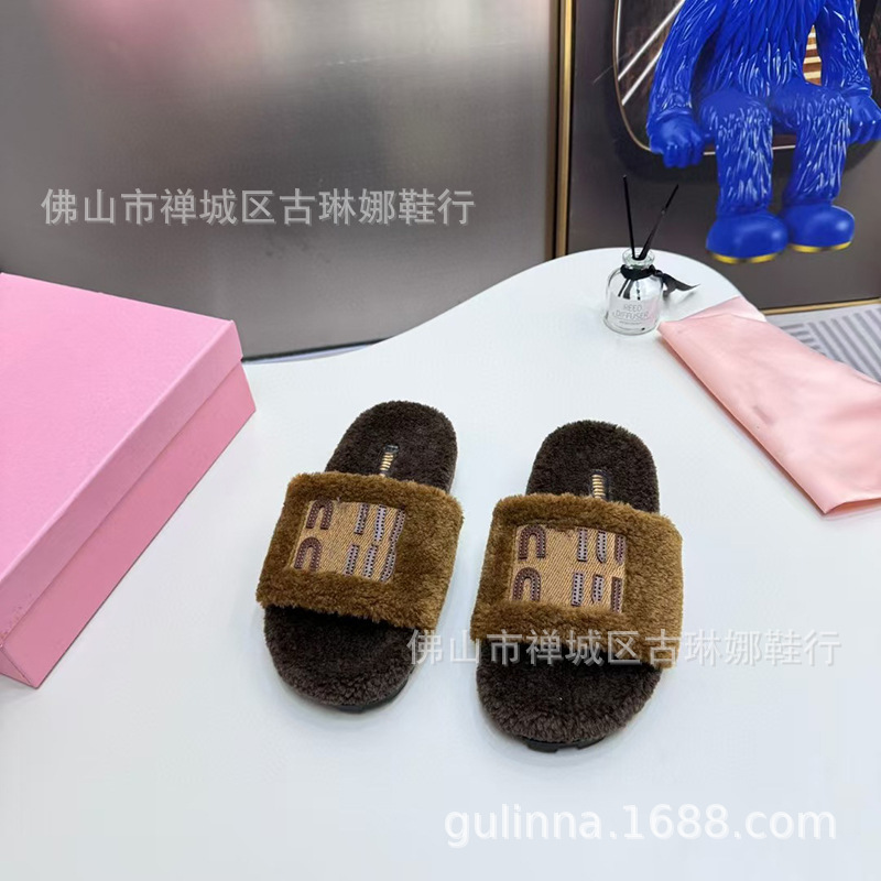 2026 Autumn and Winter New Style Lamb Wool Integrated Thick-Soled Slippers for Women, Casual Versatile Warm Furry Outdoor Flat Slippers