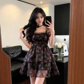 法式碎花连衣裙女夏季新款收腰显瘦短裙气质公主风修身短袖雪纺裙