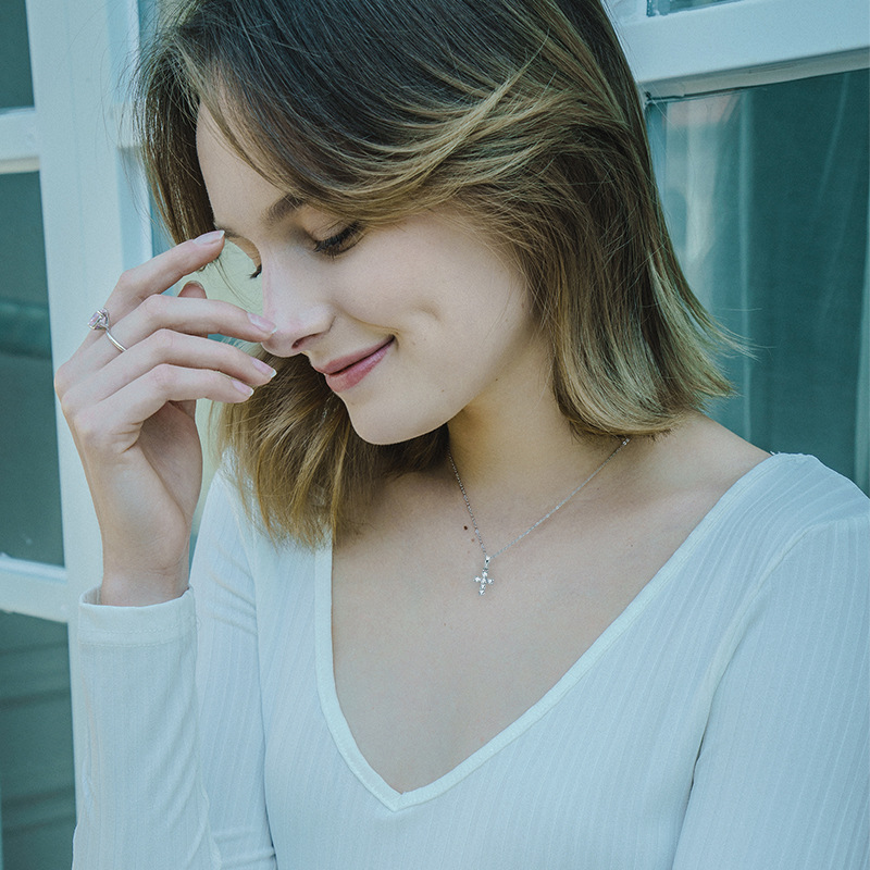 Stylish Ladies  Classic Silver Jewelry Elegant S925 Sterling Silver Necklace Chain Moissanite Pendant  Necklace for Women