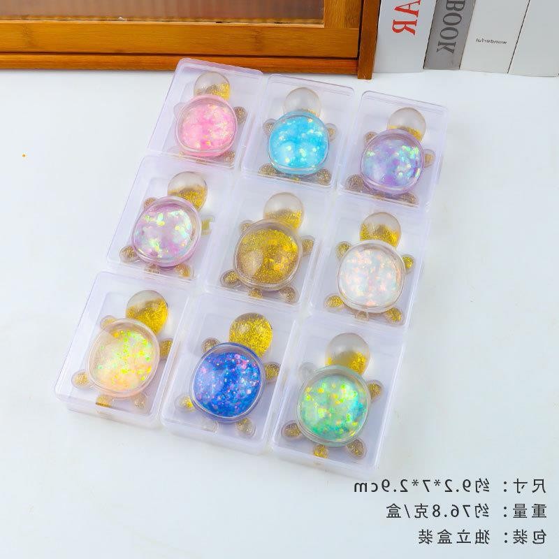 임의의 색상의 박스형 유사 작은 황금 거북이