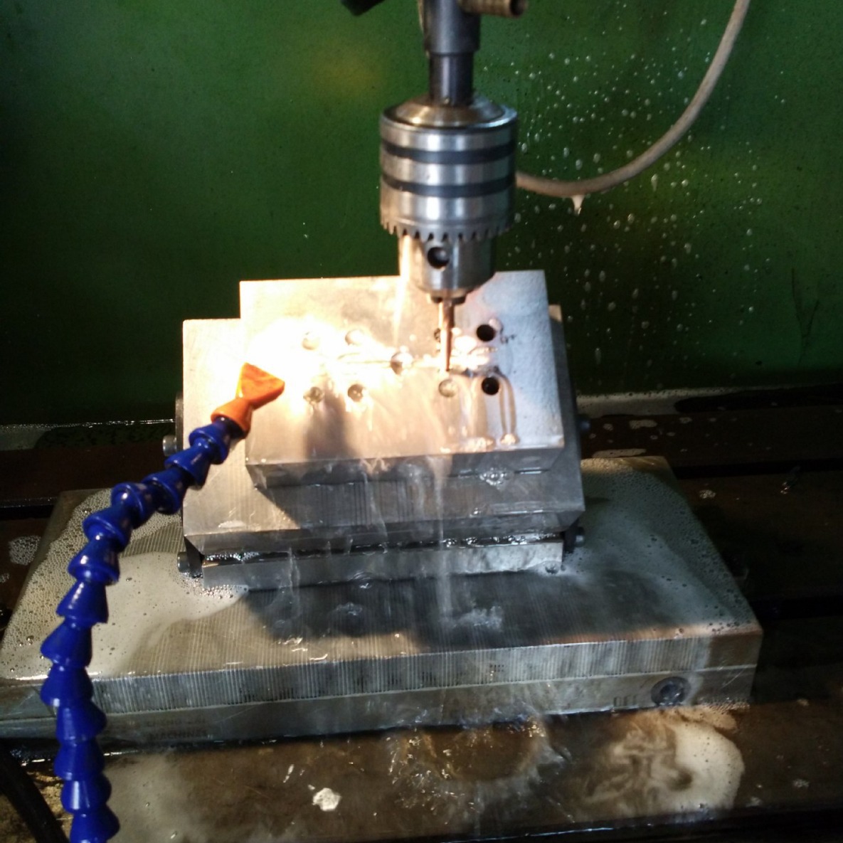 提供塑料软管包胶成型加工 双色包胶模具加工 抛光皮纹 喷漆印刷