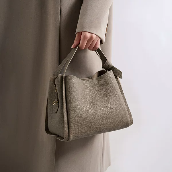 Trendy women's handbags, 2026 new style shoulder bags, crossbody bags, versatile bucket bags, wholesale bags