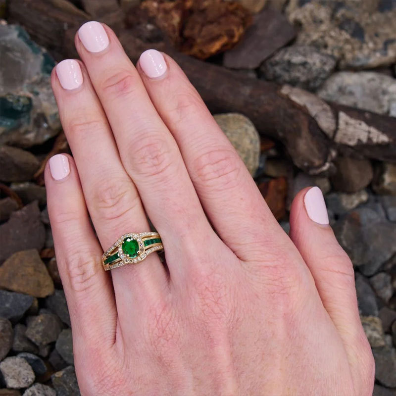 Sparkling Designer Ring For Women, Elegant And Comfortable Piece_voghion.com