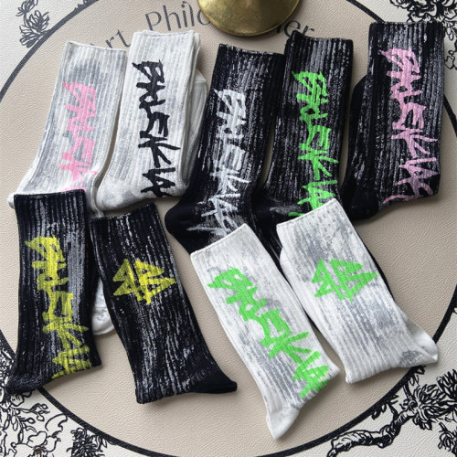  New Women's Socks Retro Old Graffiti Painted Dirty Socks Personalized Letters Offset Printed Internet Celebrity Men's Mid-Tube Socks