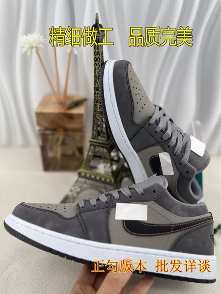 Popular AJ1 low-top sneakers, retro style, unisex, perfect for couples, lightweight, fashionable, and a new trendy design that goes with everything