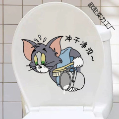 アニメ猫とネズミの便器はトイレの便器の装飾を描いています。