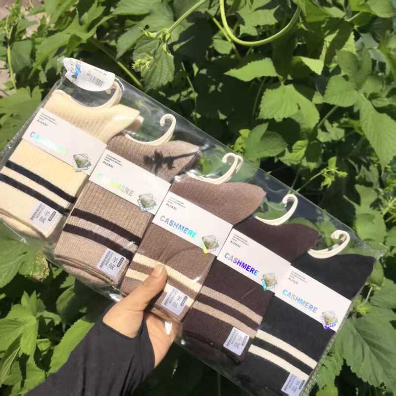Aijiasi Men's and Women's Mid-High Cashmere Socks, Comfortable and Warm Cashmere Socks for Women, Autumn and Winter Cashmere Socks Aijiasi Men's and Women's Mid-High Cashmere Socks, Comfortable and Warm Cashmere Socks for Women, Autumn and Winter Cashmere Socks